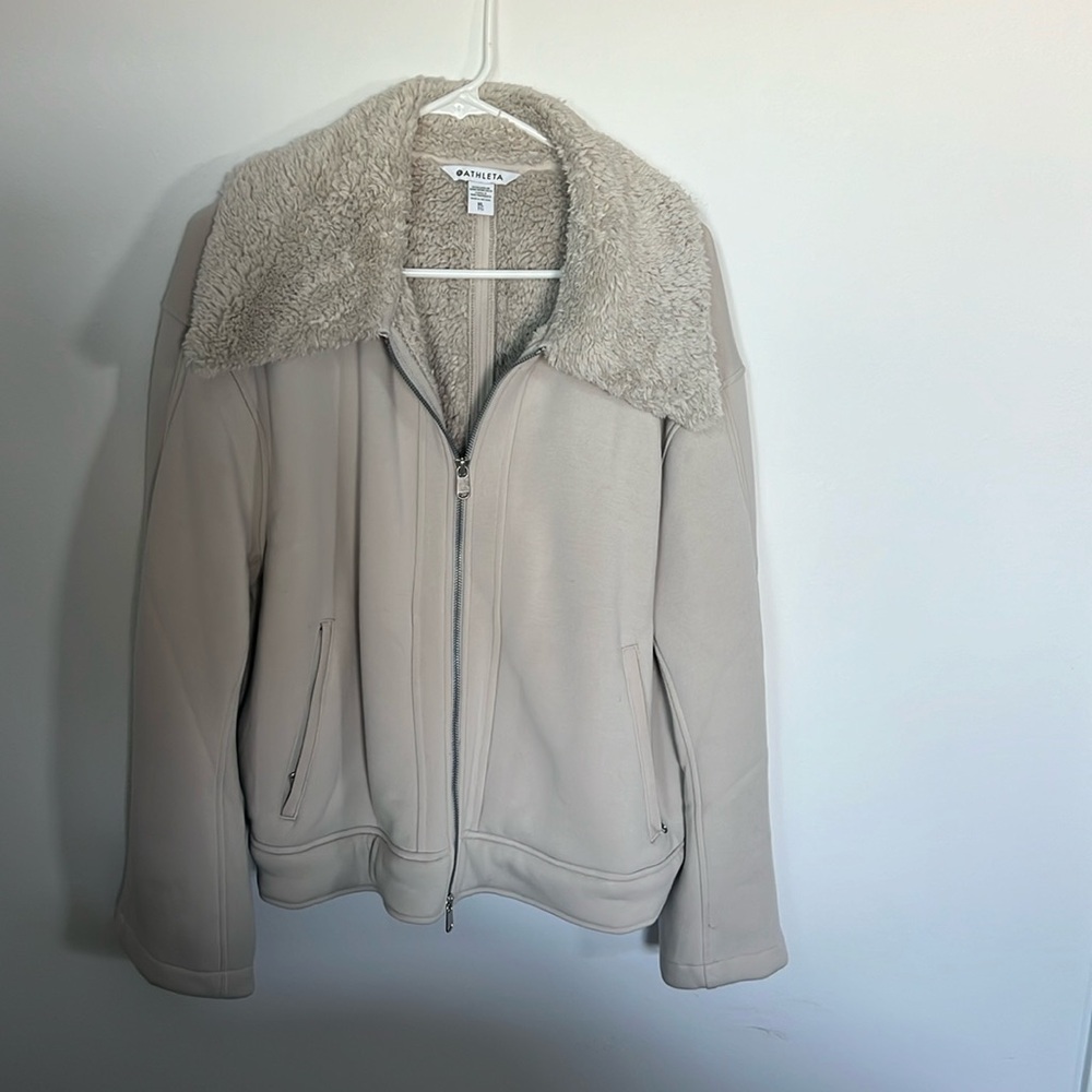 Athleta creme jacket in creme with furry collar.